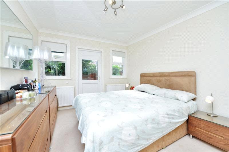 2 bedroom Ground Floor Flat to rent - Martyn Gerrard