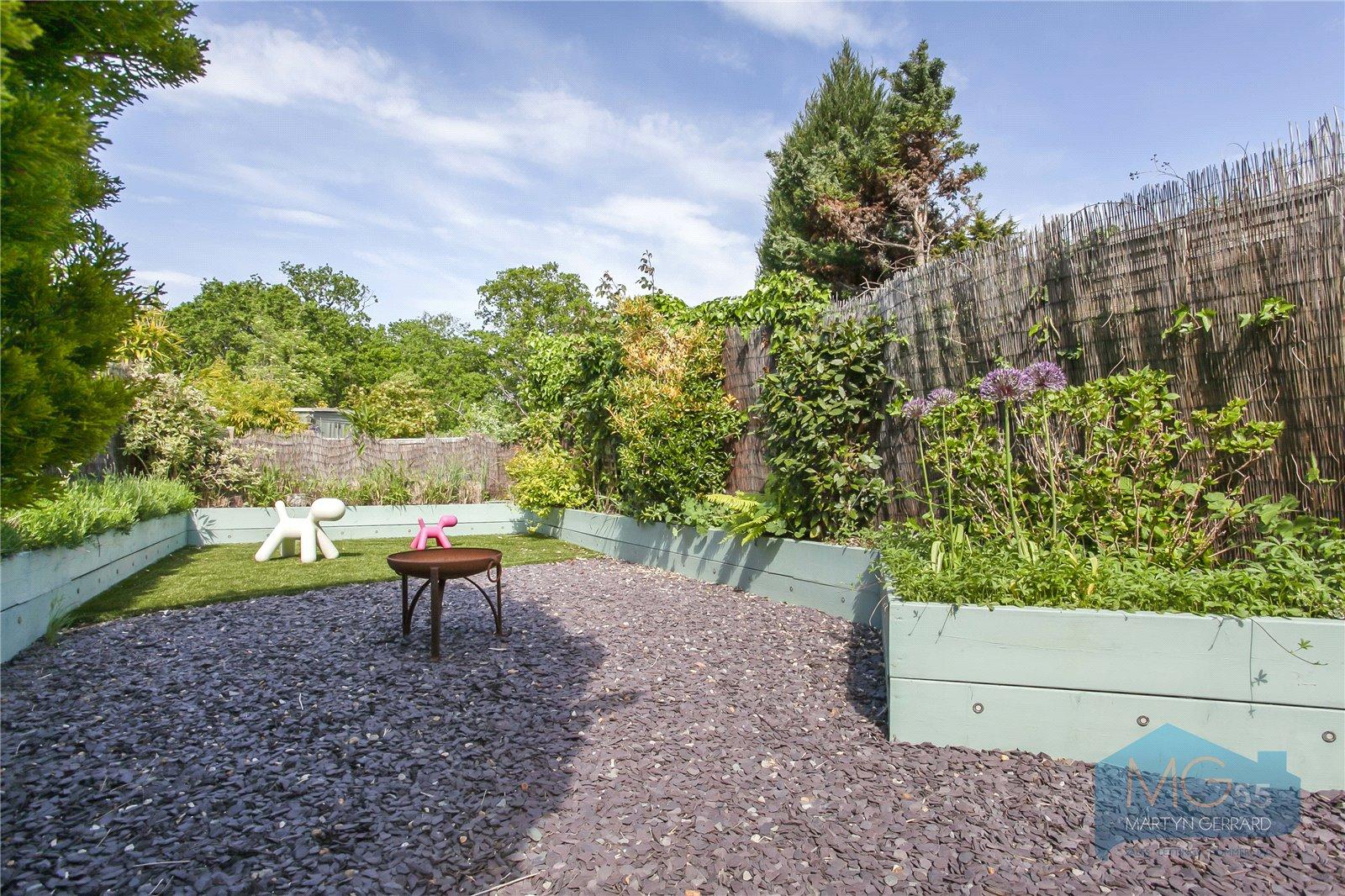 2 bedroom Apartment to rent - Martyn Gerrard