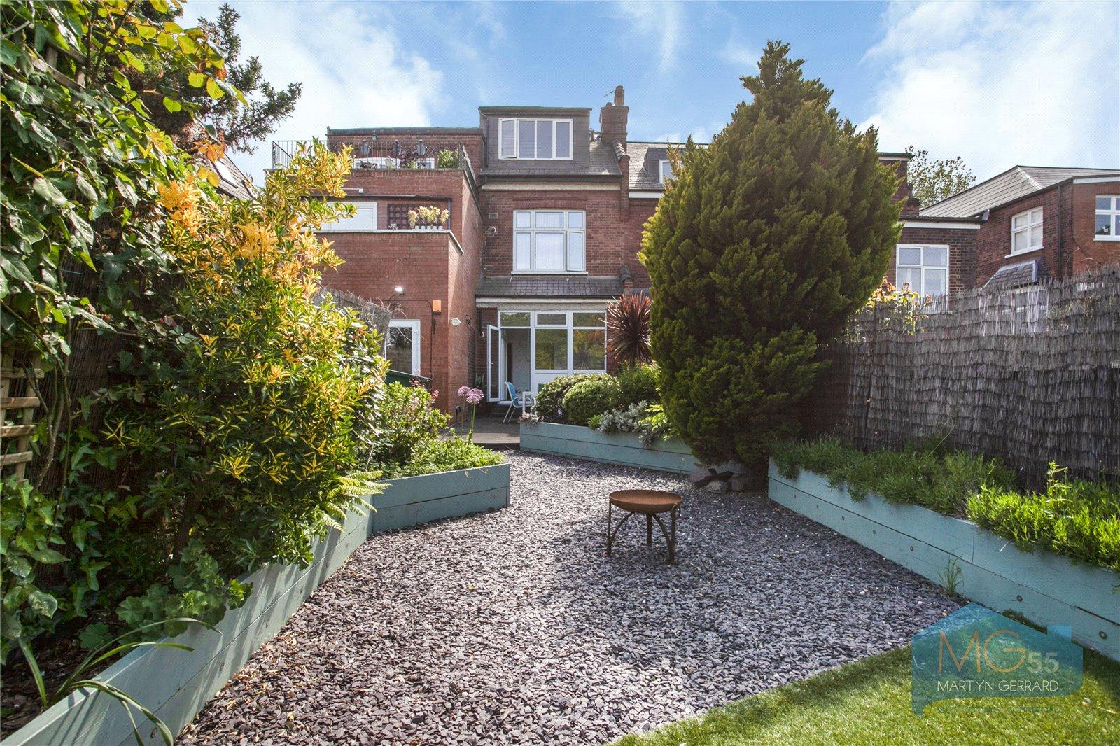2 bedroom Apartment to rent - Martyn Gerrard