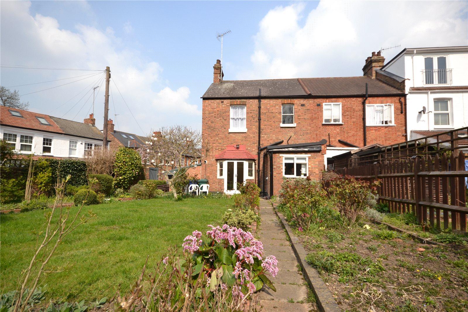 3 bedroom End of Terrace House to rent - Martyn Gerrard