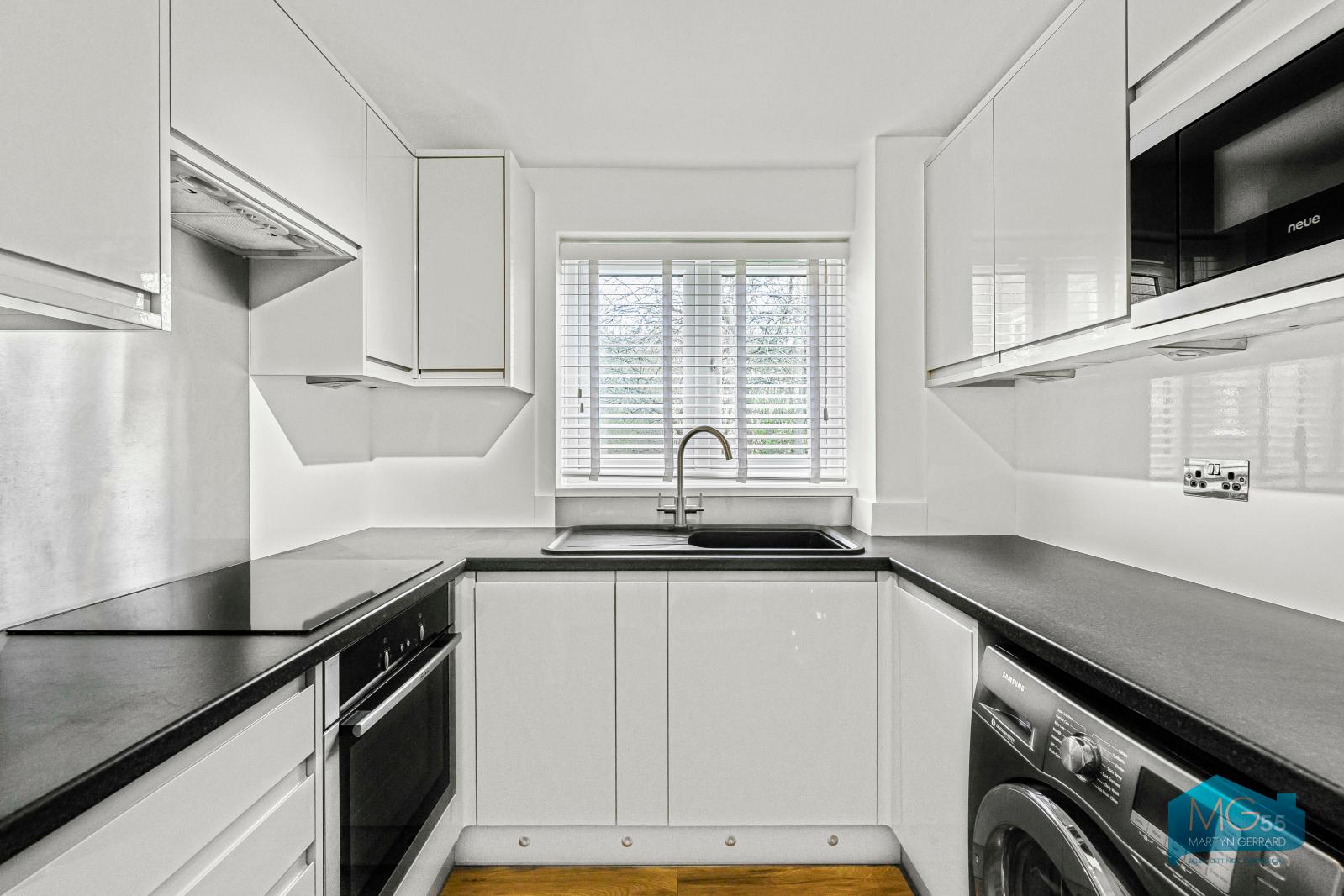 2 bedroom Ground Floor Flat to rent - Martyn Gerrard