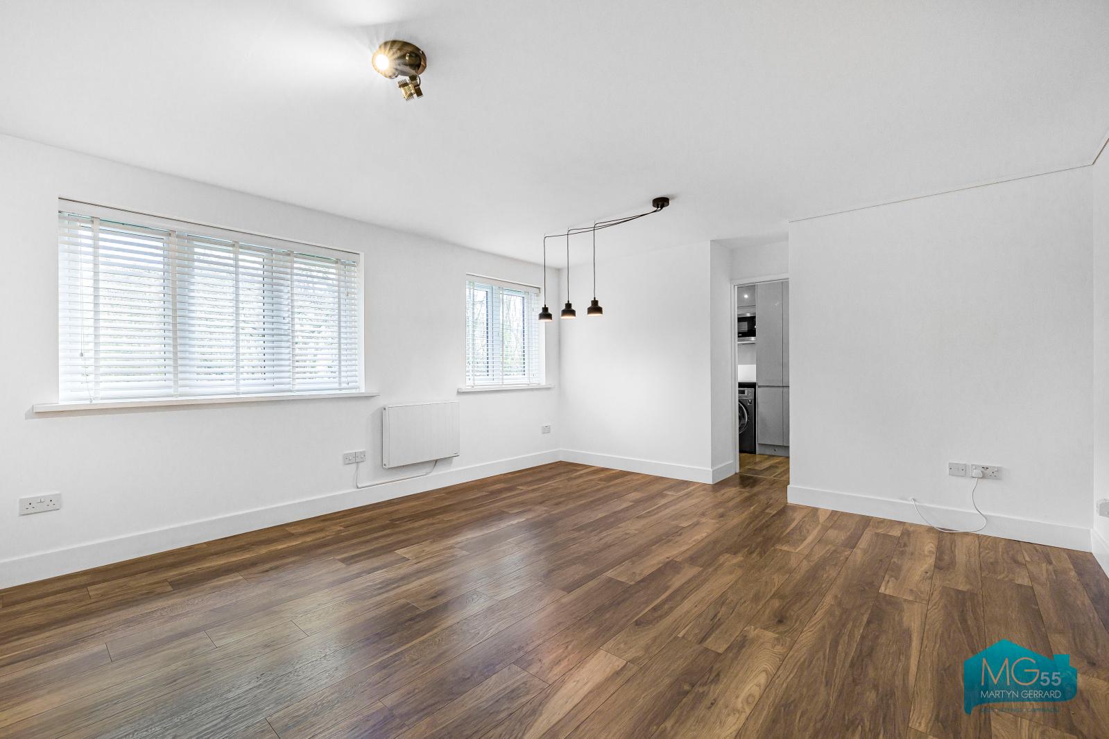 2 bedroom Ground Floor Flat to rent - Martyn Gerrard