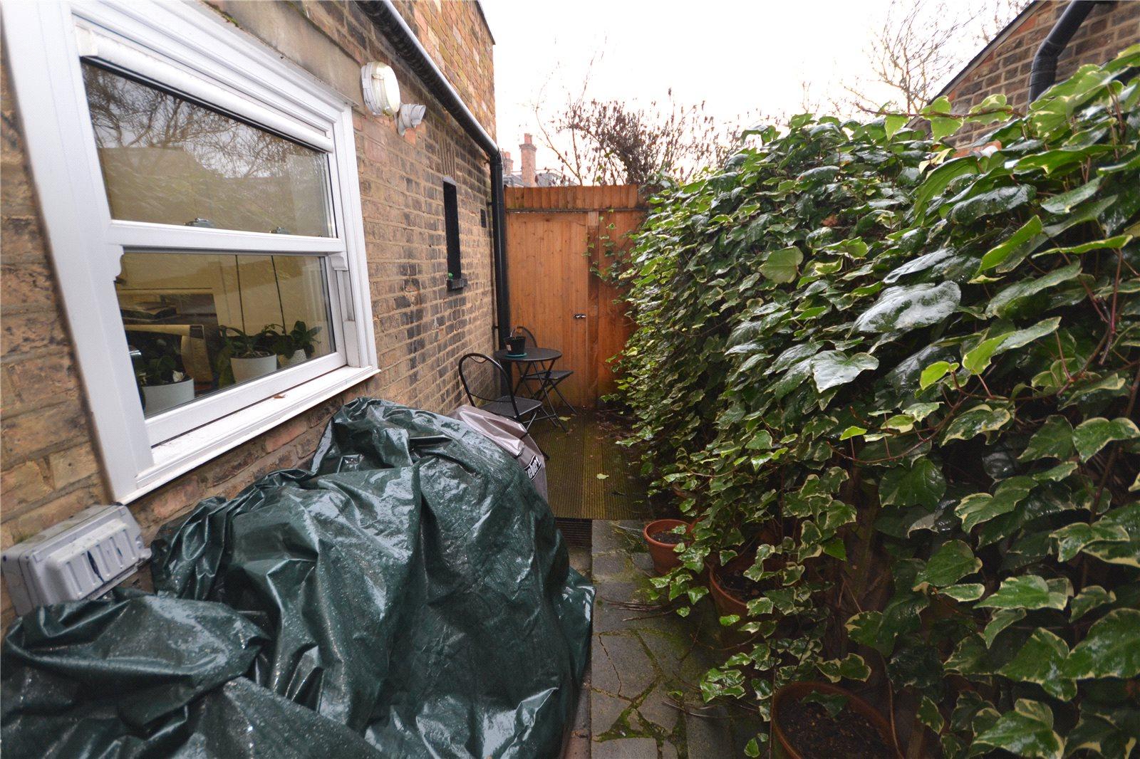 1 bedroom Apartment to rent + ' - Martyn Gerrard