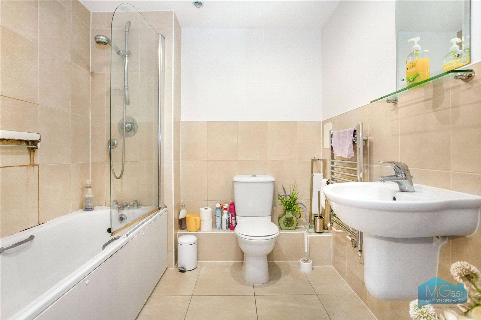 2 bedroom Ground Floor Flat to rent - Martyn Gerrard