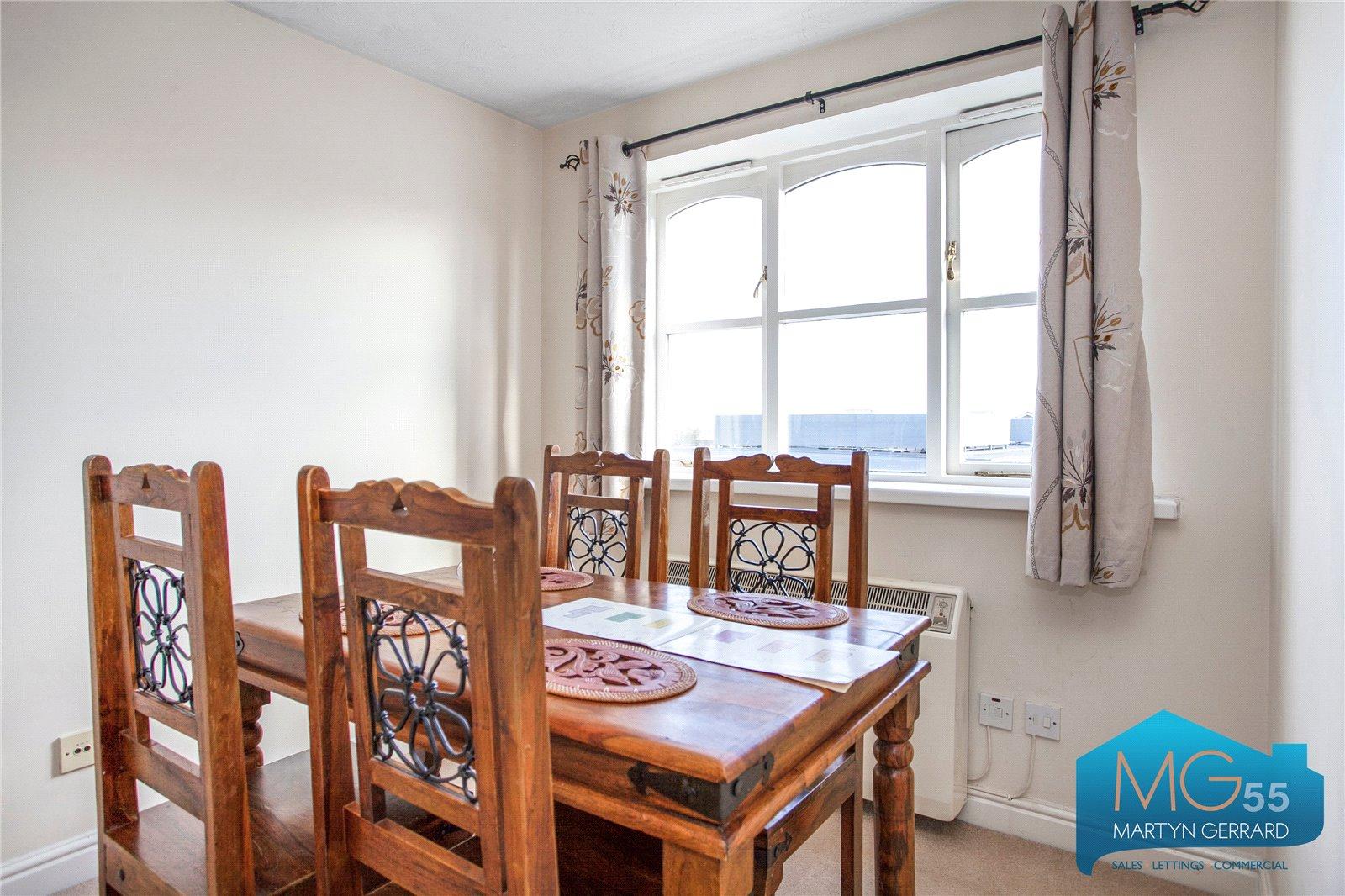 2 bedroom Apartment to rent - Martyn Gerrard
