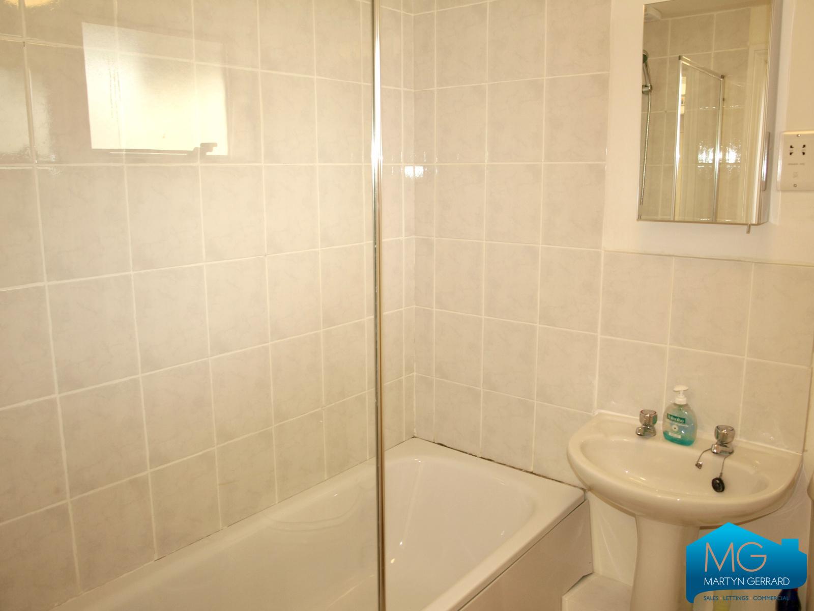 2 bedroom Apartment to rent - Martyn Gerrard