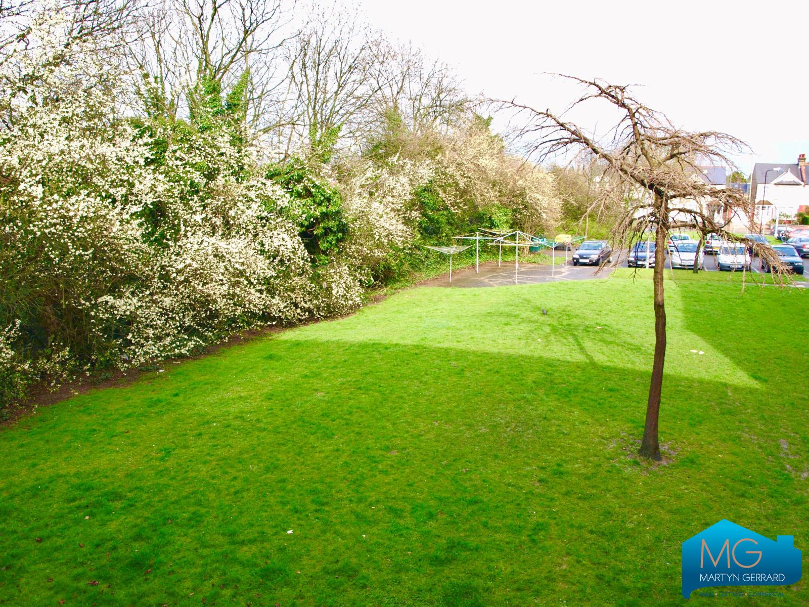 2 bedroom Apartment to rent - Martyn Gerrard