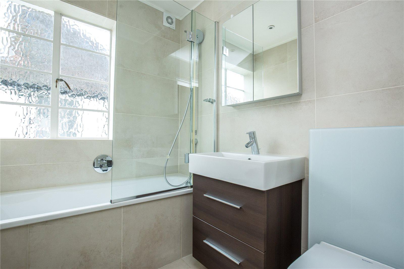 4 bedroom Semi-Detached House to rent - Martyn Gerrard