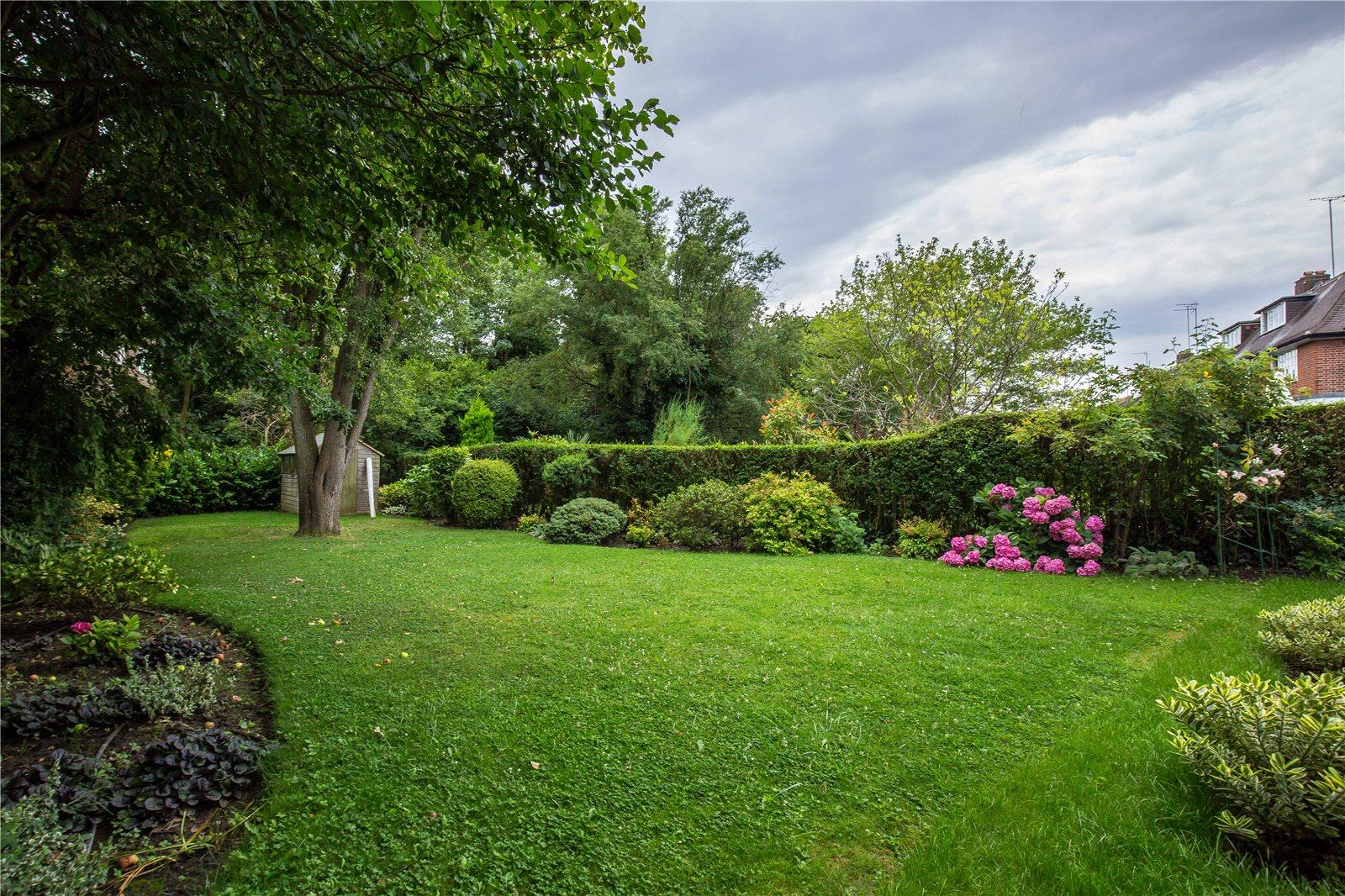4 bedroom Semi-Detached House to rent - Martyn Gerrard