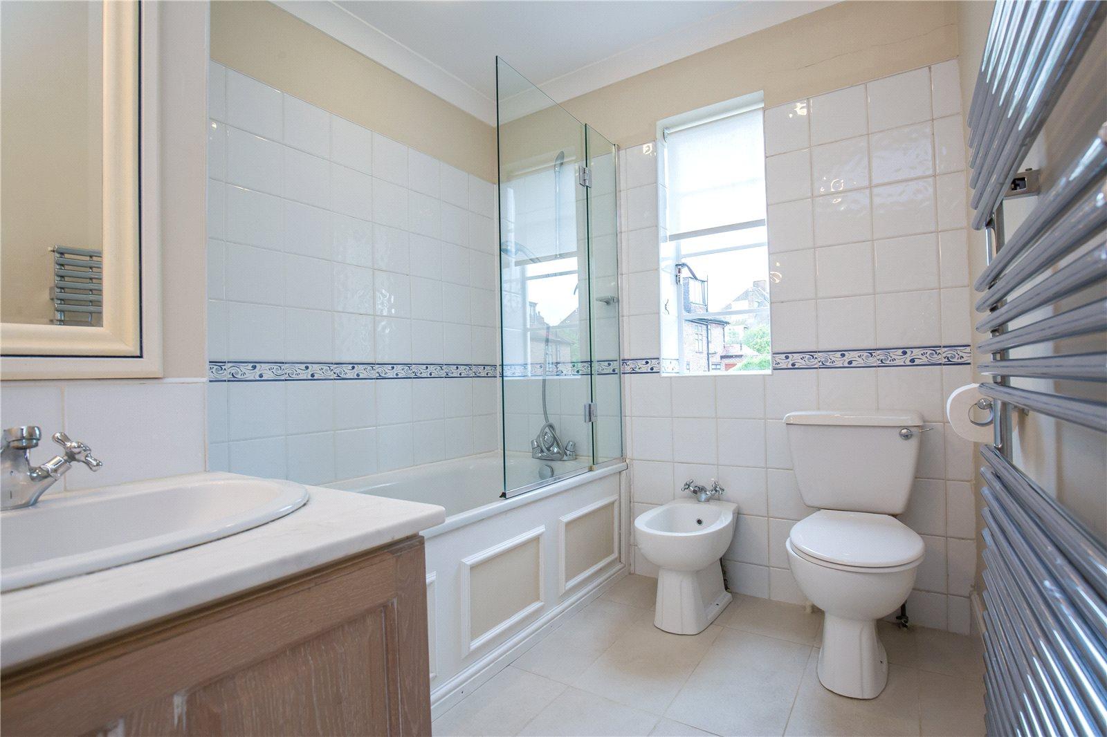 4 bedroom Semi-Detached House to rent - Martyn Gerrard