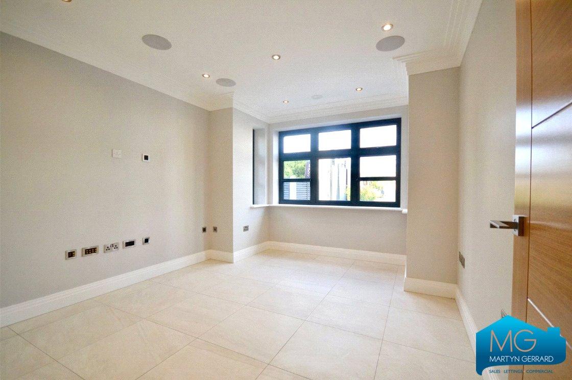 5 bedroom Detached House to rent - Martyn Gerrard