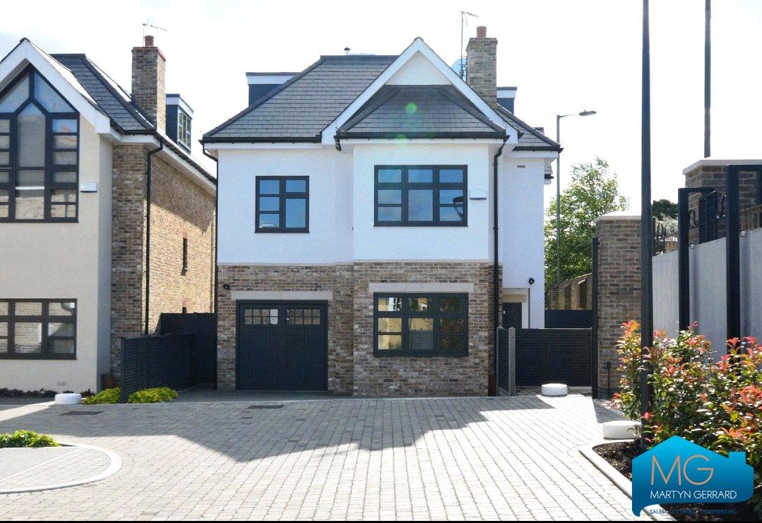 5 bedroom Detached House to rent - Martyn Gerrard