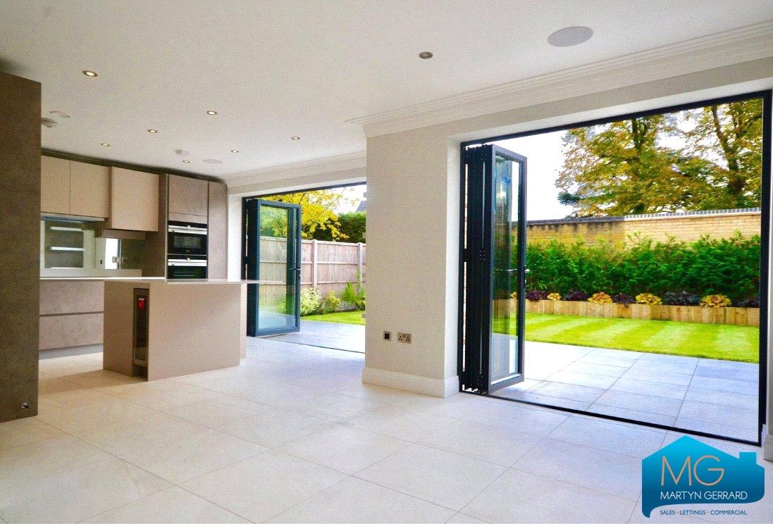 5 bedroom Detached House to rent - Martyn Gerrard