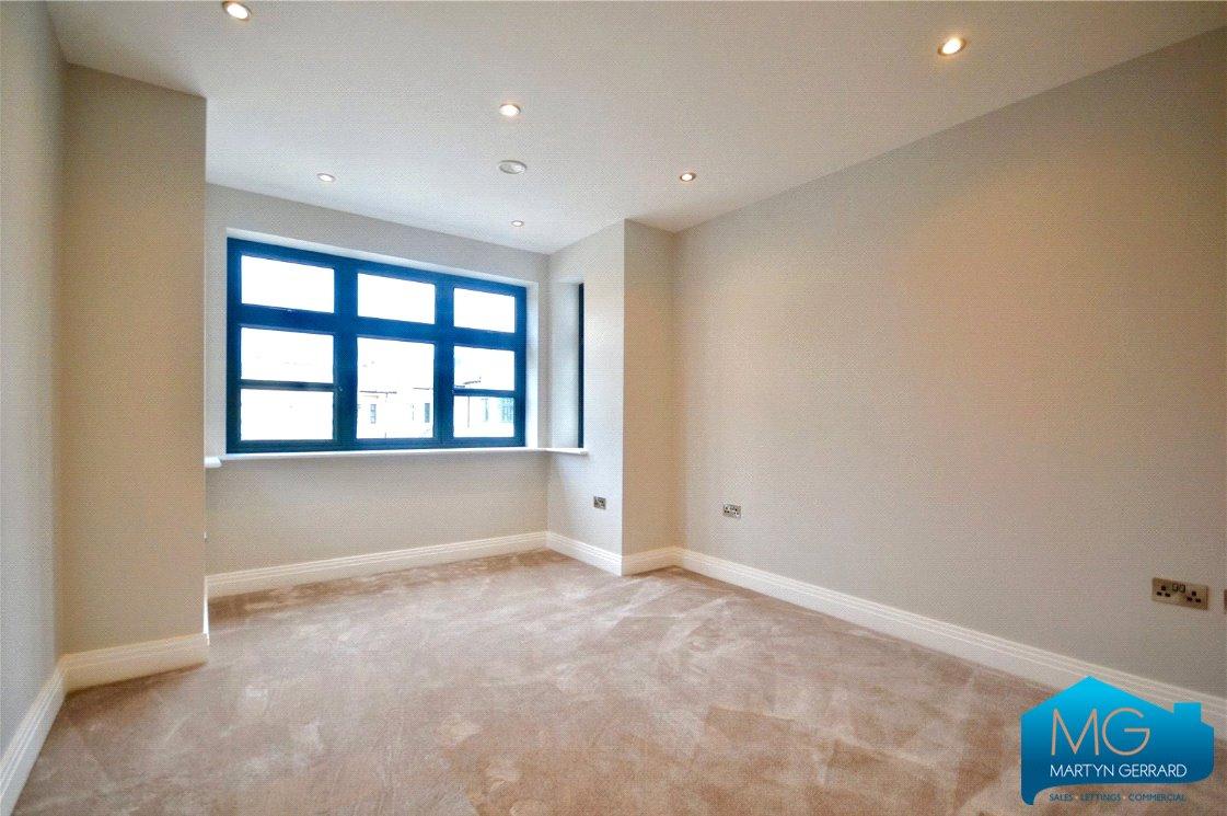 5 bedroom Detached House to rent - Martyn Gerrard