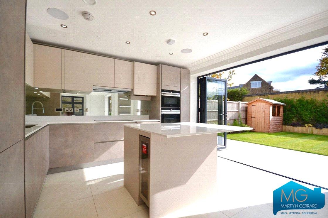 5 bedroom Detached House to rent - Martyn Gerrard