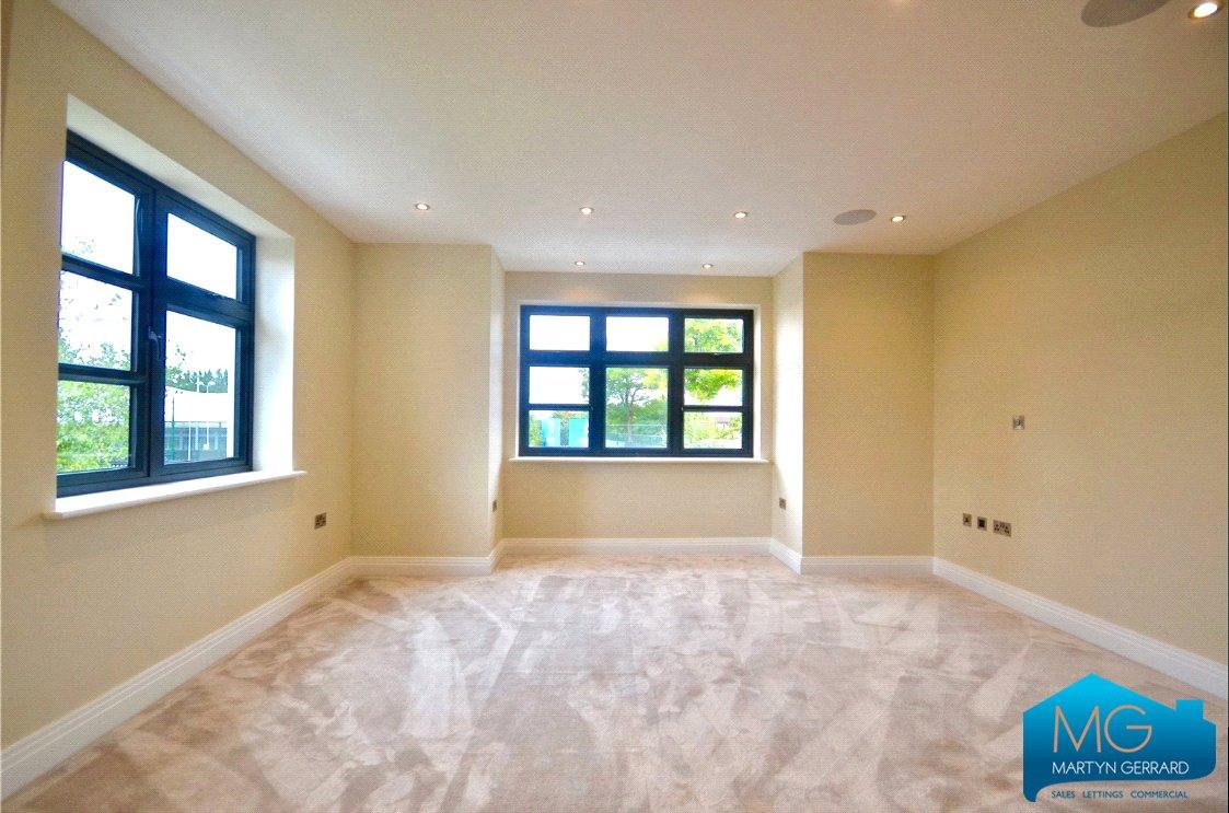 5 bedroom Detached House to rent - Martyn Gerrard