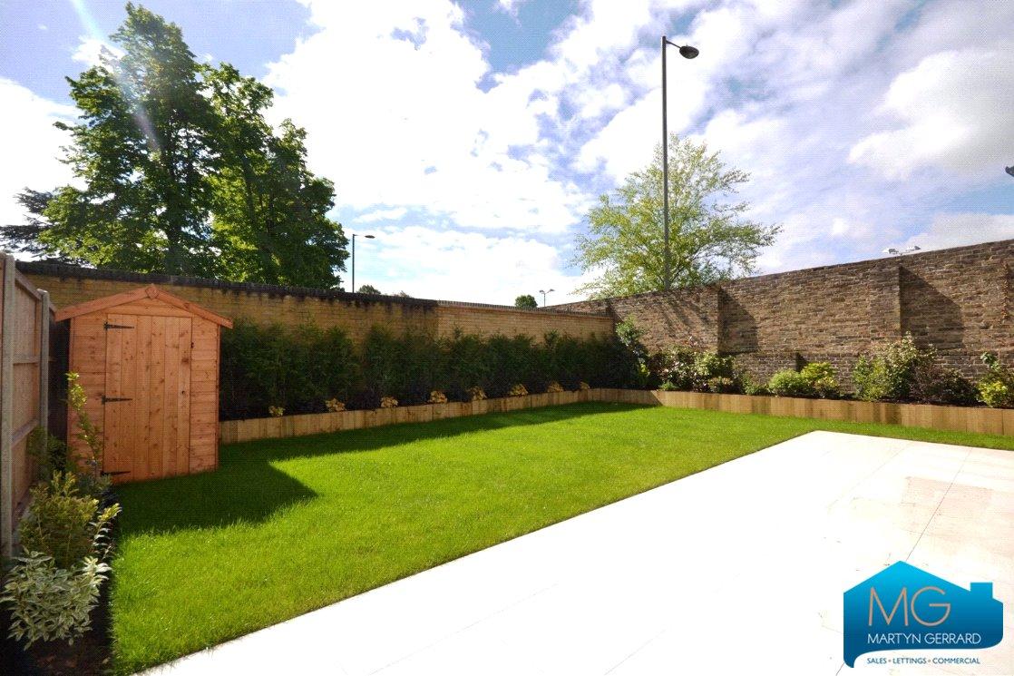 5 bedroom Detached House to rent - Martyn Gerrard