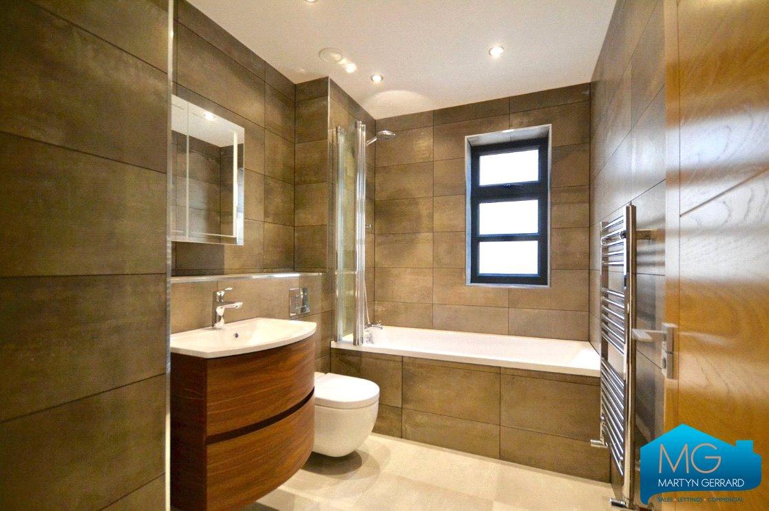 5 bedroom Detached House to rent - Martyn Gerrard
