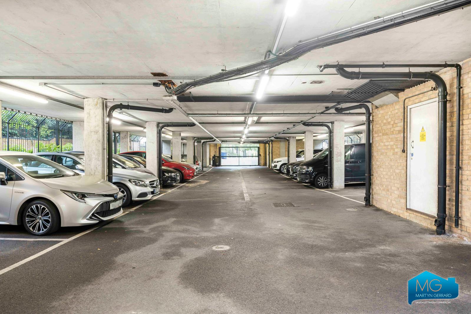2 bedroom Apartment to rent - Martyn Gerrard