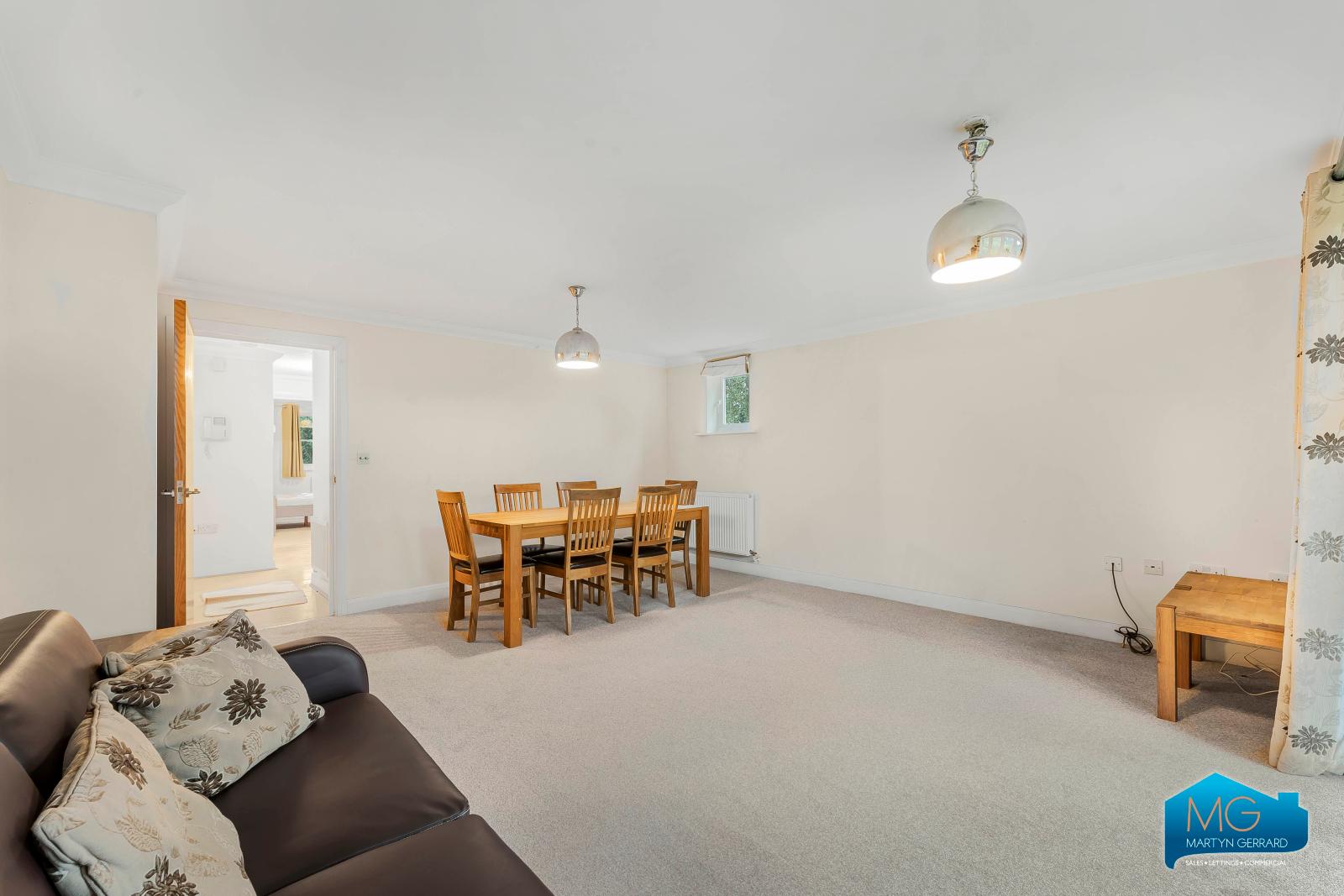 2 bedroom Apartment to rent - Martyn Gerrard