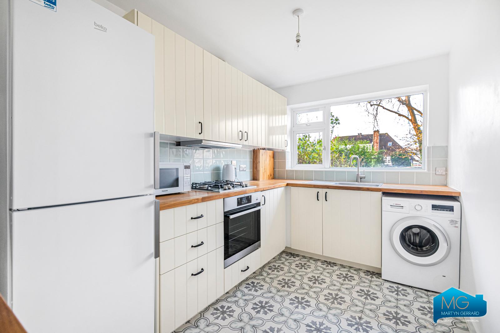 2 bedroom Ground Floor Flat to rent - Martyn Gerrard