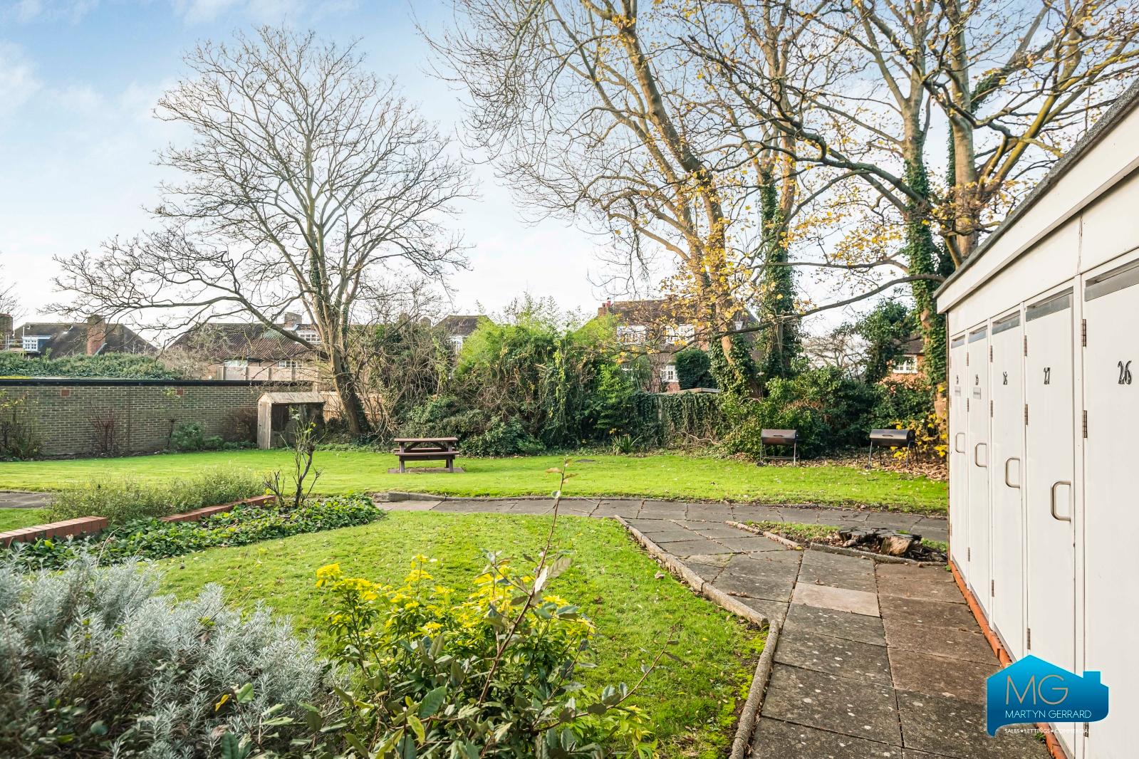 2 bedroom Ground Floor Flat to rent - Martyn Gerrard