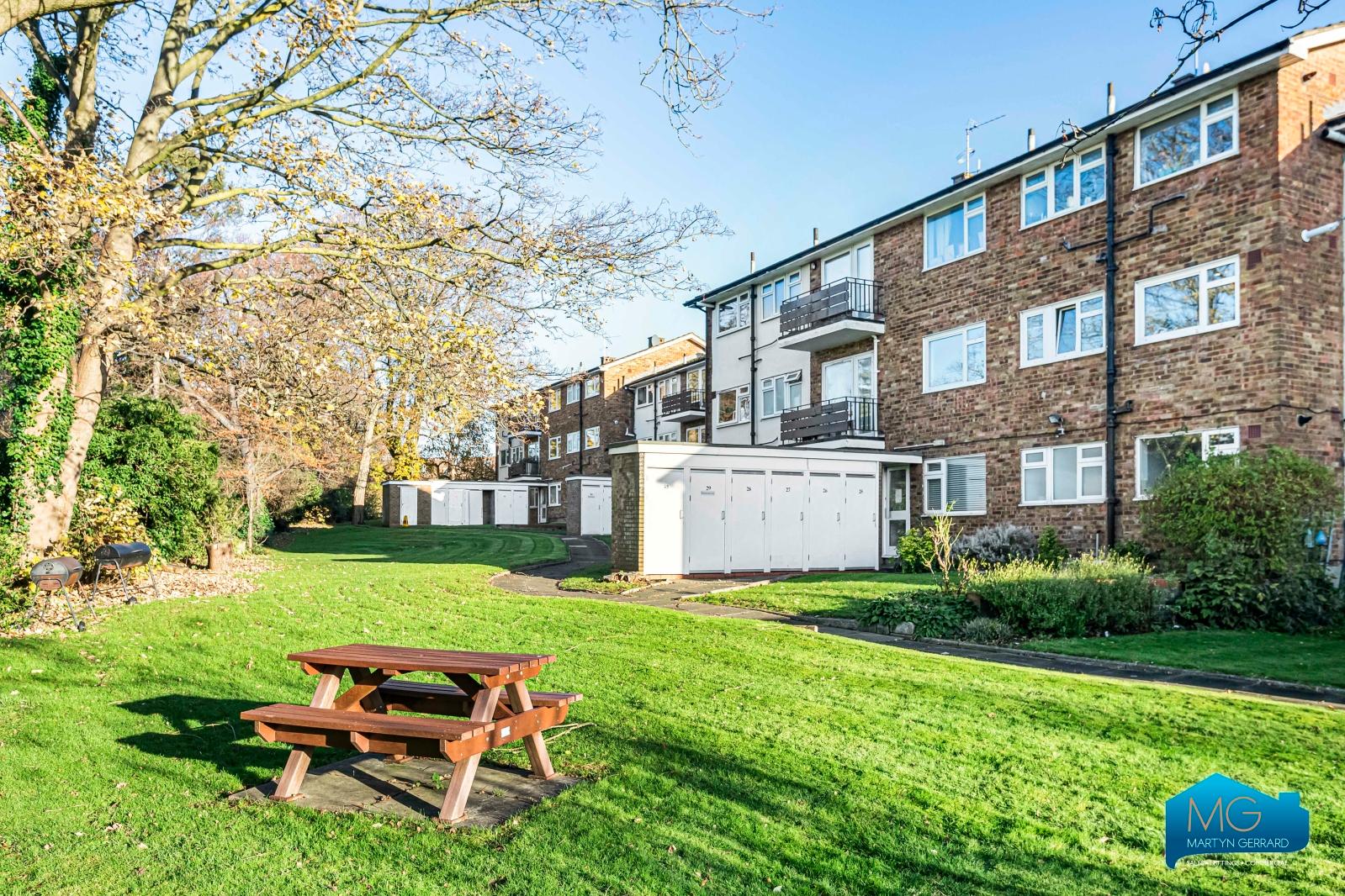 2 bedroom Ground Floor Flat to rent - Martyn Gerrard