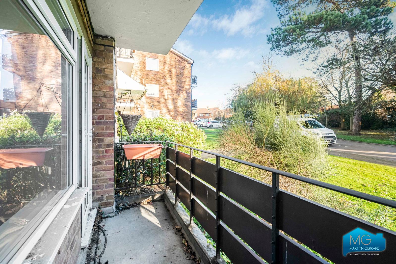 2 bedroom Ground Floor Flat to rent - Martyn Gerrard
