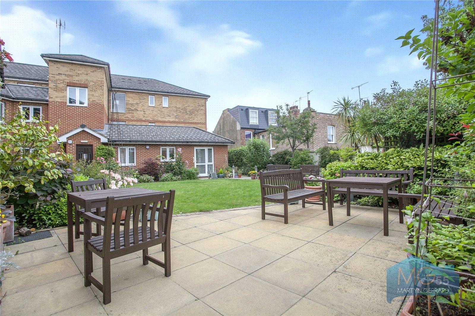 2 bedroom Ground Floor Flat to rent - Martyn Gerrard