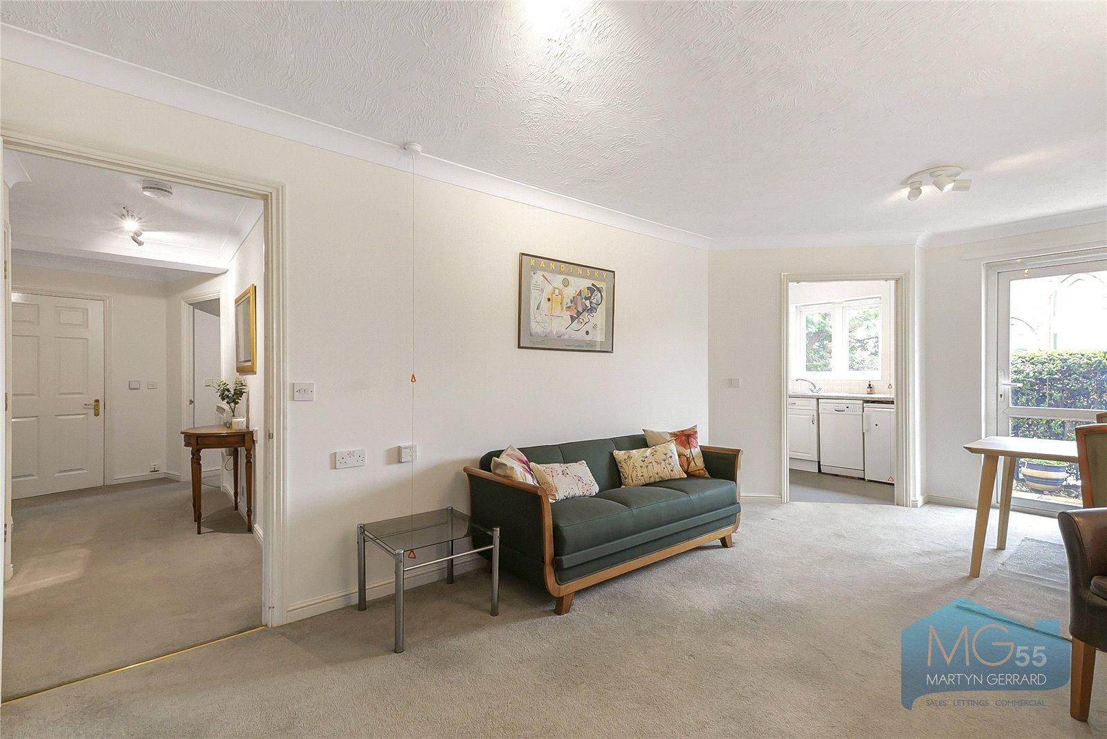2 bedroom Ground Floor Flat to rent - Martyn Gerrard