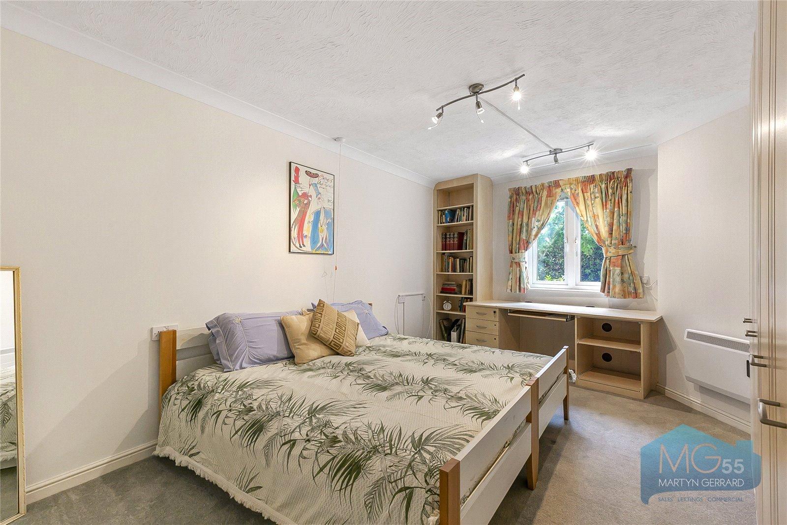 2 bedroom Ground Floor Flat to rent - Martyn Gerrard