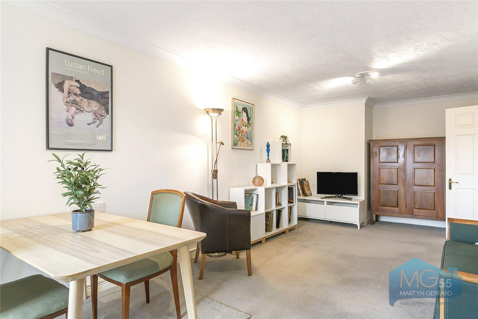 2 bedroom Ground Floor Flat to rent - Martyn Gerrard