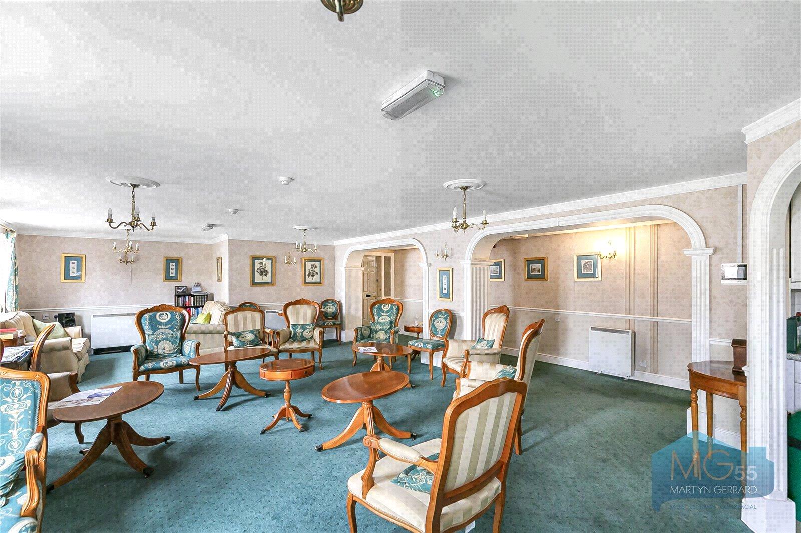 2 bedroom Ground Floor Flat to rent - Martyn Gerrard