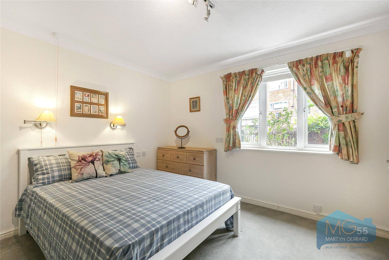2 bedroom Ground Floor Flat to rent - Martyn Gerrard