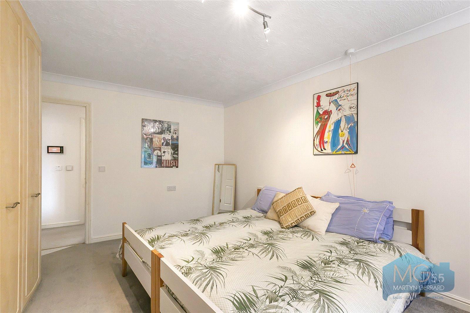 2 bedroom Ground Floor Flat to rent - Martyn Gerrard