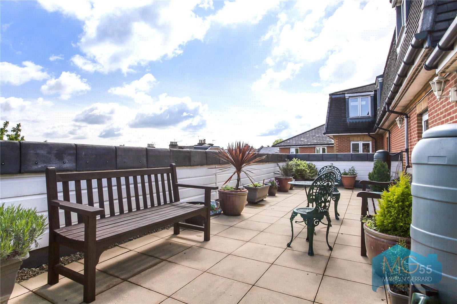 2 bedroom Ground Floor Flat to rent - Martyn Gerrard
