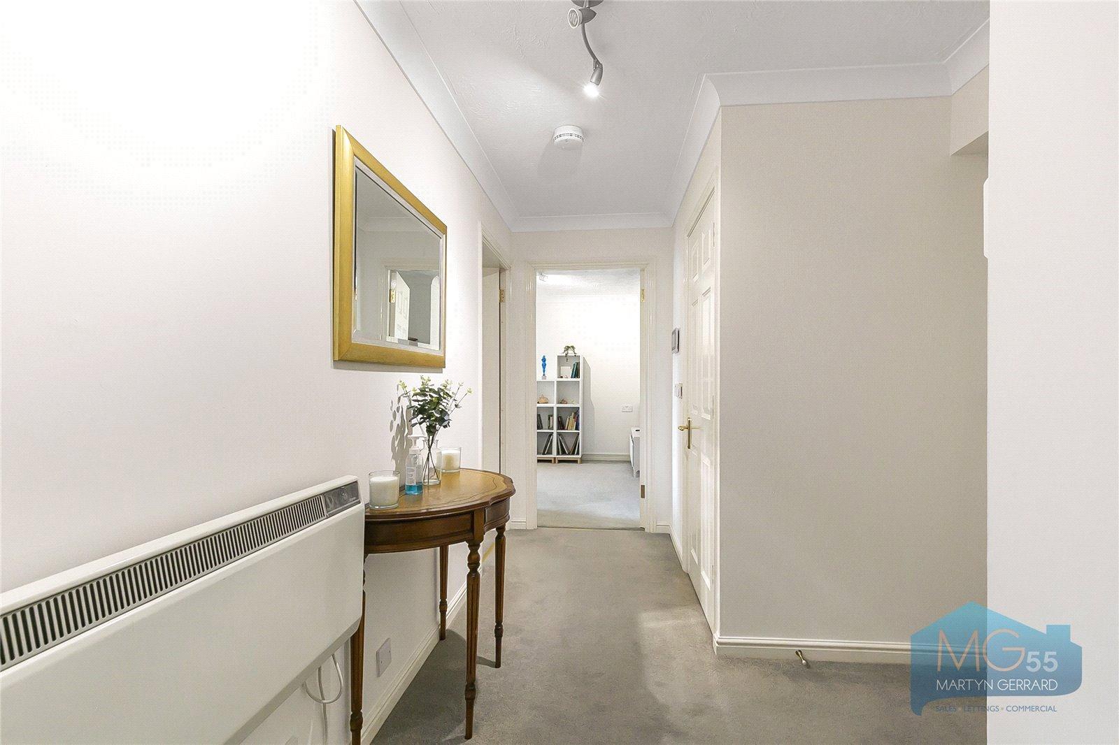 2 bedroom Ground Floor Flat to rent - Martyn Gerrard