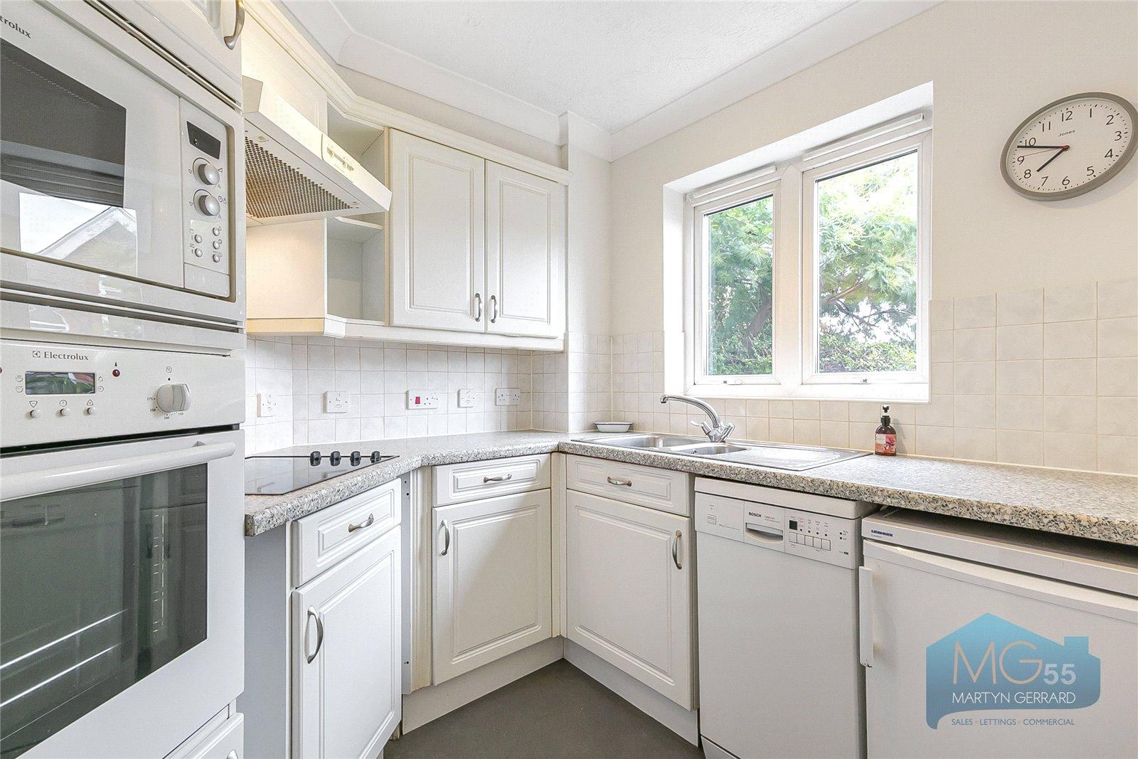 2 bedroom Ground Floor Flat to rent - Martyn Gerrard