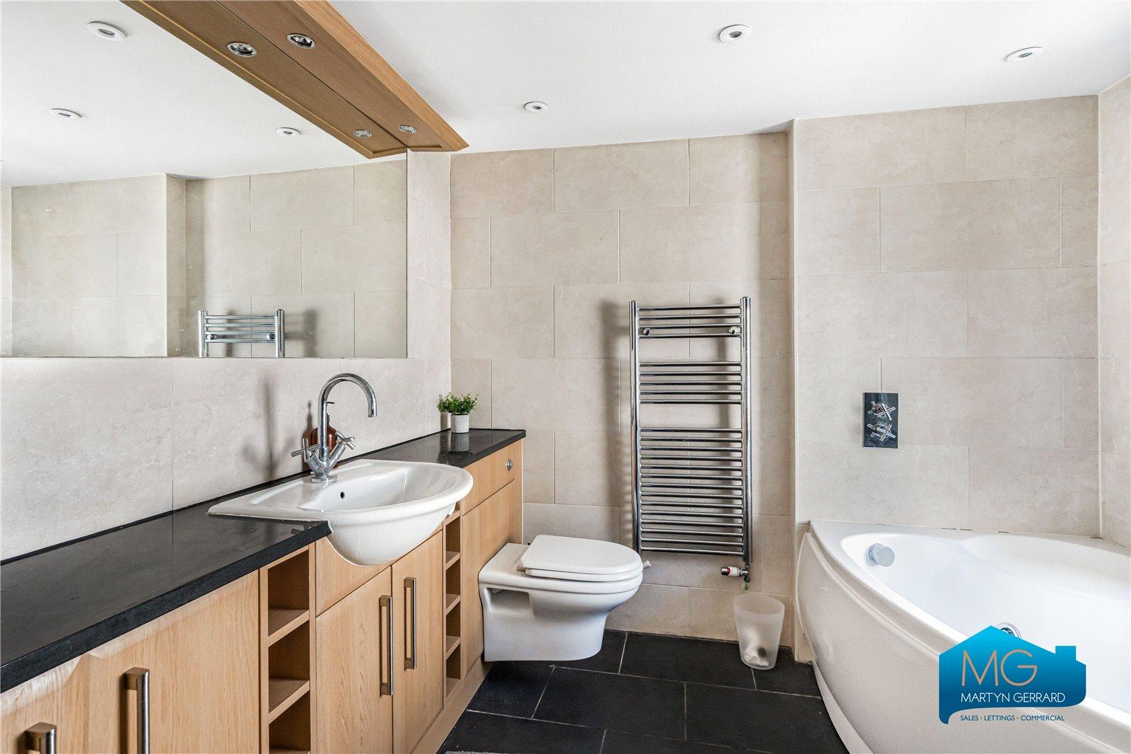 2 bedroom Terraced House to rent - Martyn Gerrard