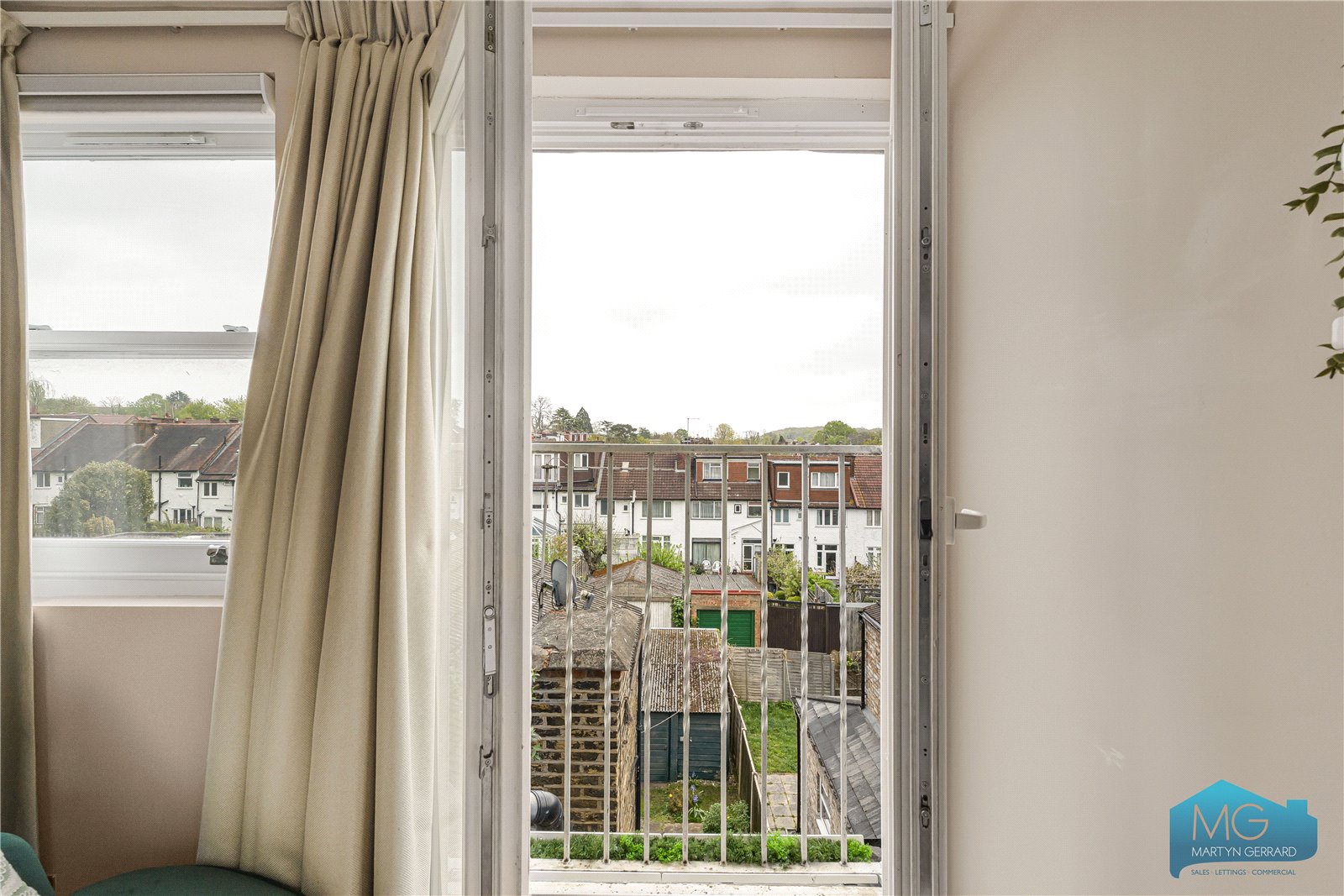 3 bedroom Apartment for sale - Martyn Gerrard