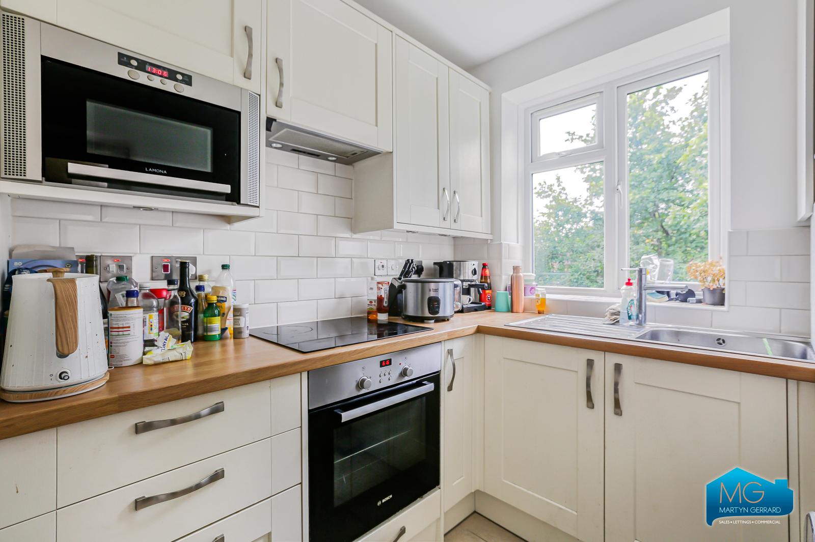 2 bedroom Apartment to rent - Martyn Gerrard