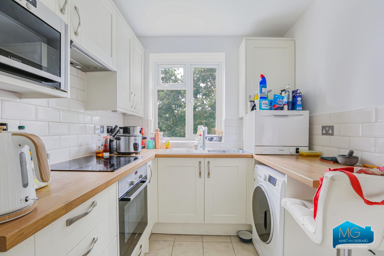 2 bedroom Apartment to rent - Martyn Gerrard