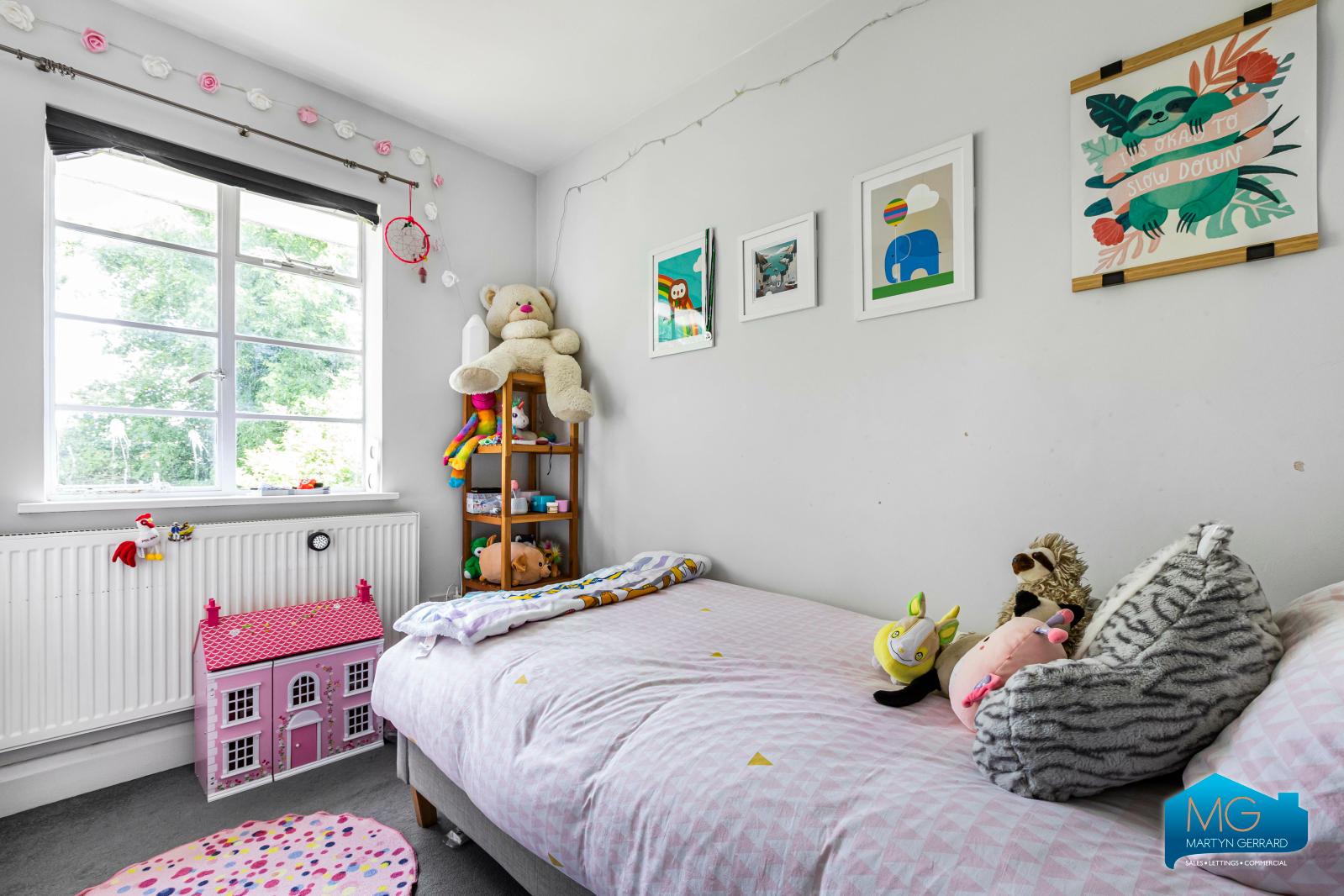 3 bedroom Semi-Detached House to rent - Martyn Gerrard