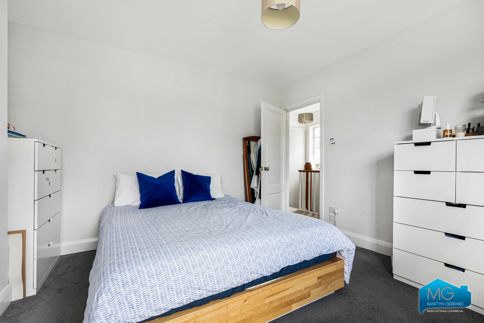 3 bedroom Semi-Detached House to rent - Martyn Gerrard