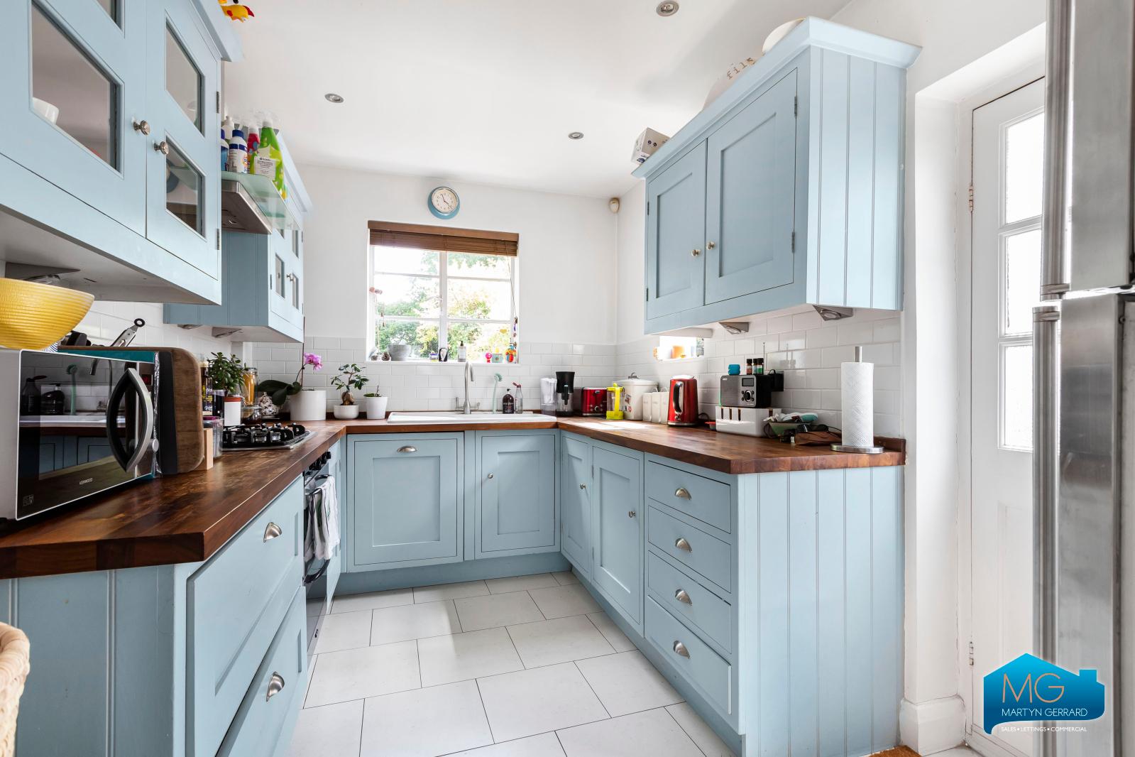 3 bedroom Semi-Detached House to rent - Martyn Gerrard