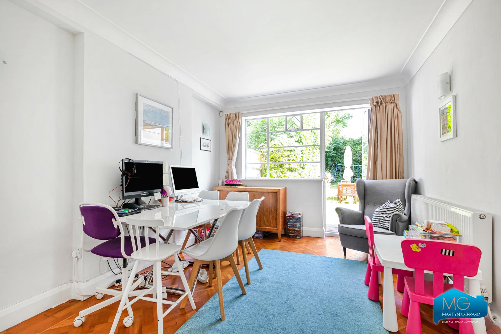 3 bedroom Semi-Detached House to rent - Martyn Gerrard