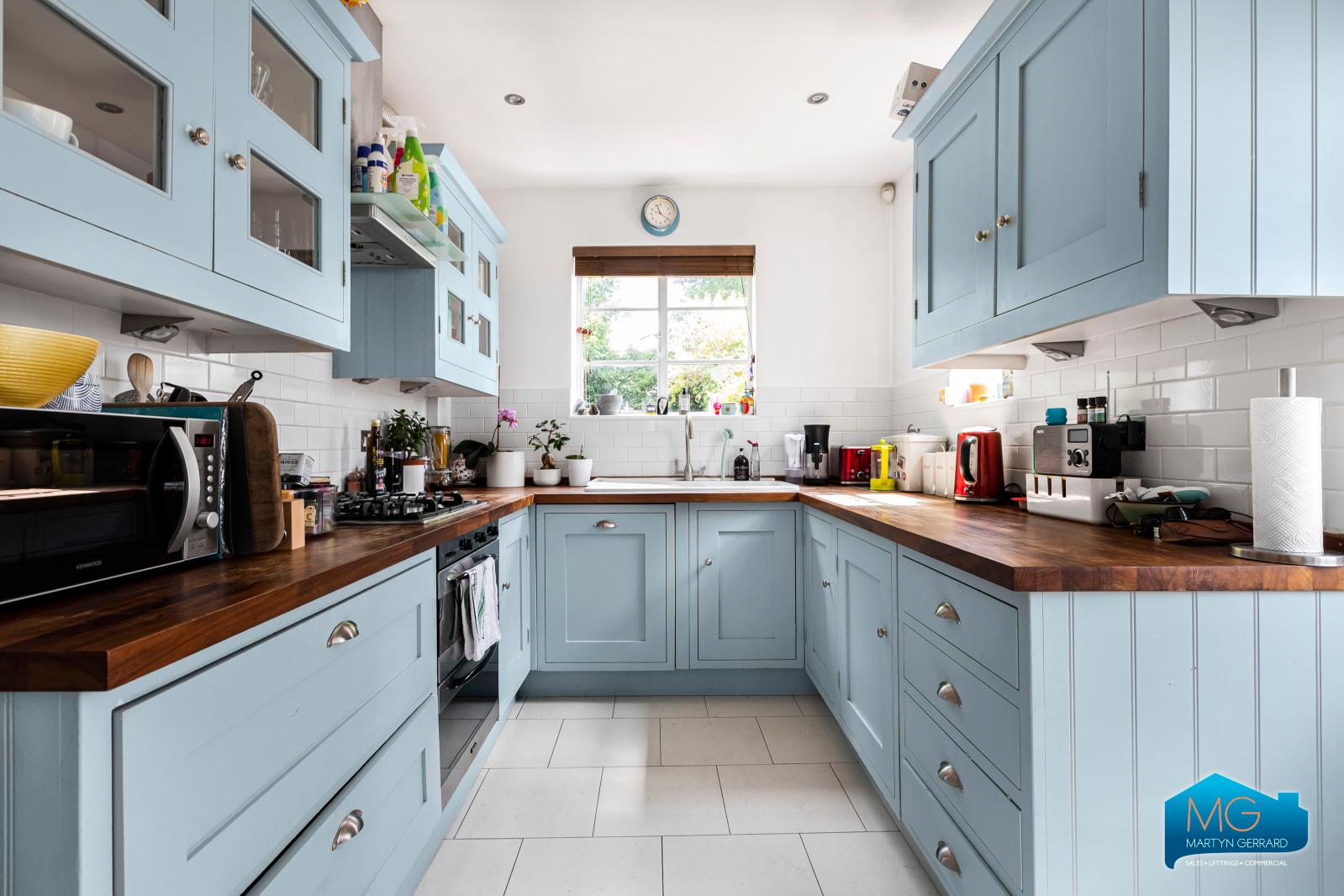 3 bedroom Semi-Detached House to rent - Martyn Gerrard