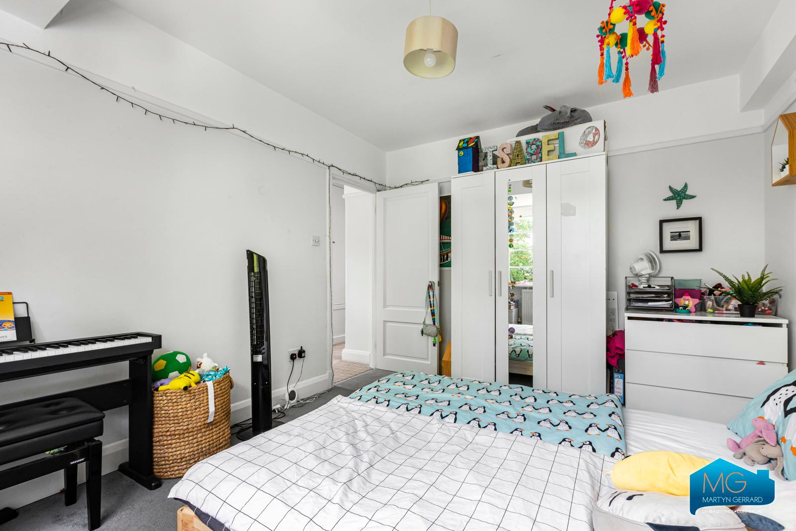 3 bedroom Semi-Detached House to rent - Martyn Gerrard