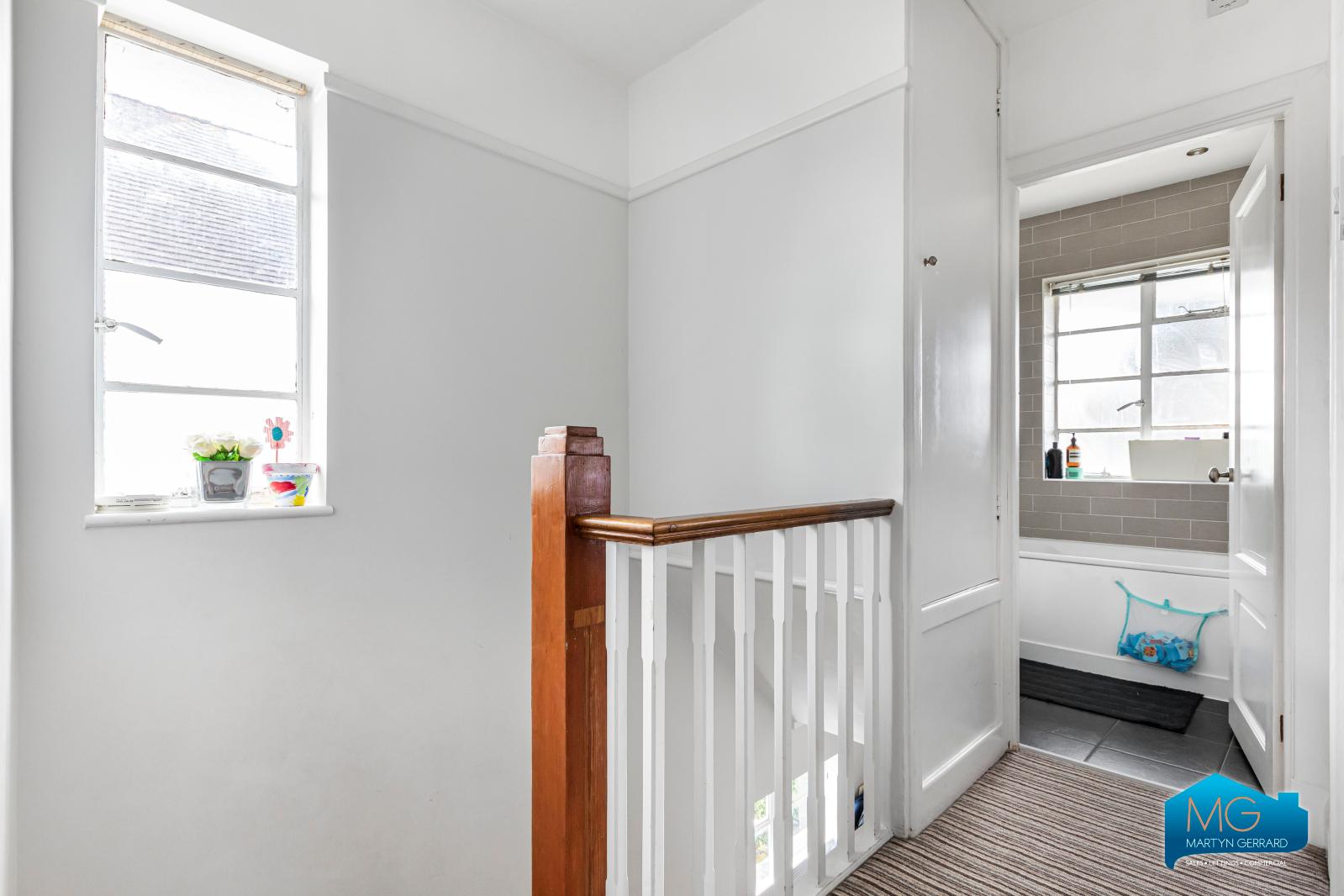 3 bedroom Semi-Detached House to rent - Martyn Gerrard