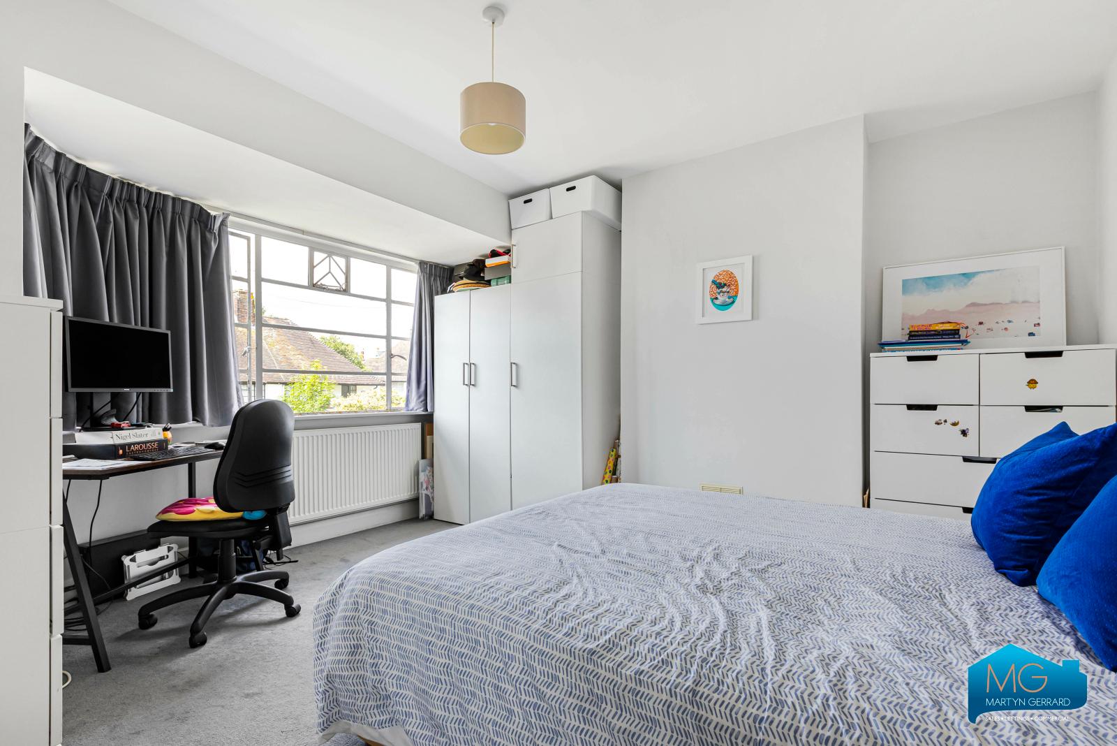 3 bedroom Semi-Detached House to rent - Martyn Gerrard